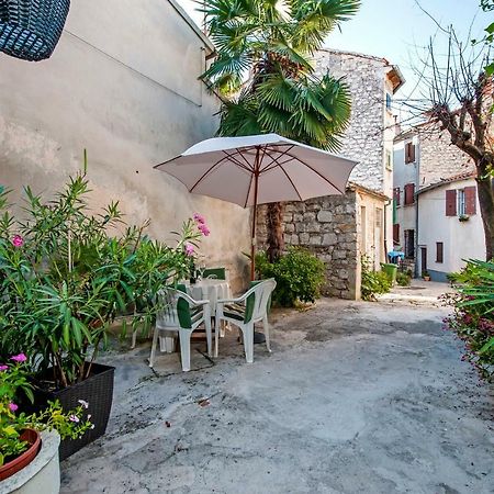 Stela - One Bedroom Apartment Rovinj Exteriör bild