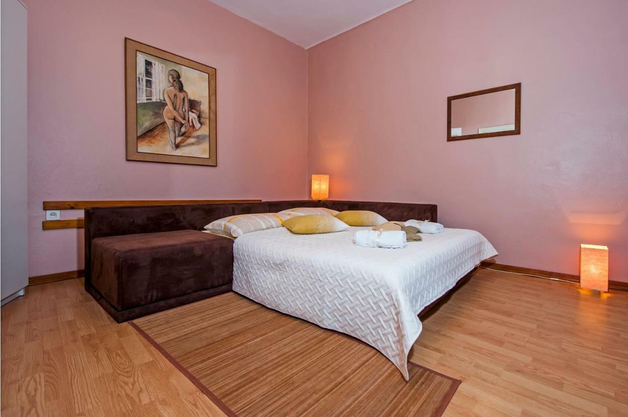 Stela - One Bedroom Apartment Rovinj Exteriör bild