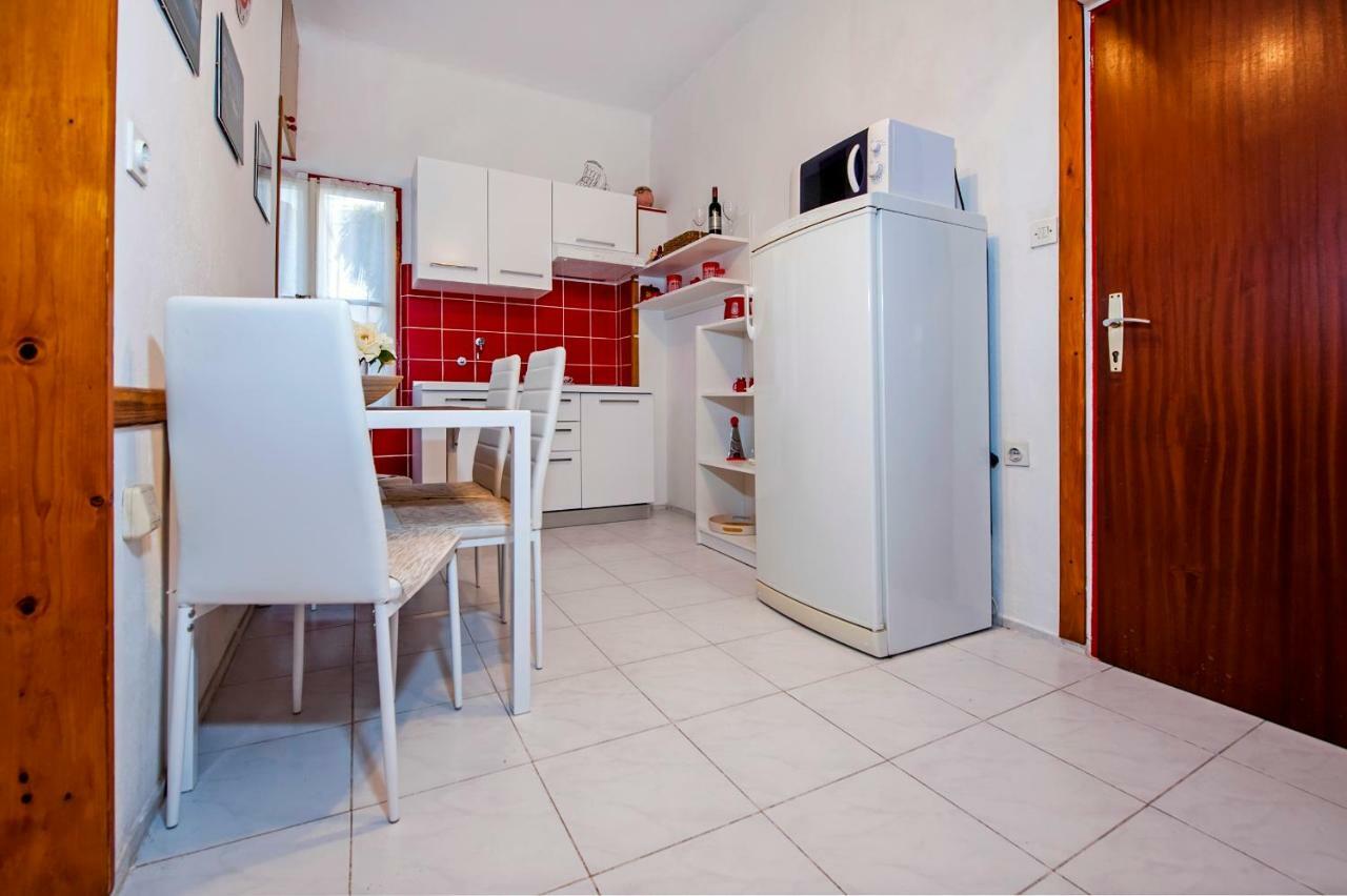Stela - One Bedroom Apartment Rovinj Exteriör bild