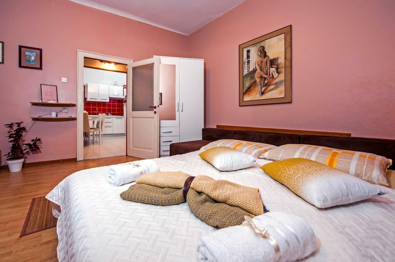 Stela - One Bedroom Apartment Rovinj Exteriör bild