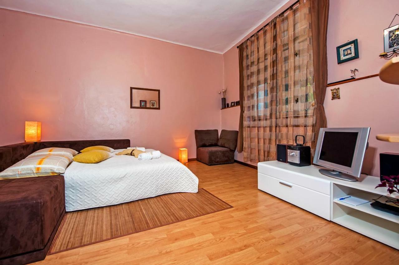 Stela - One Bedroom Apartment Rovinj Exteriör bild