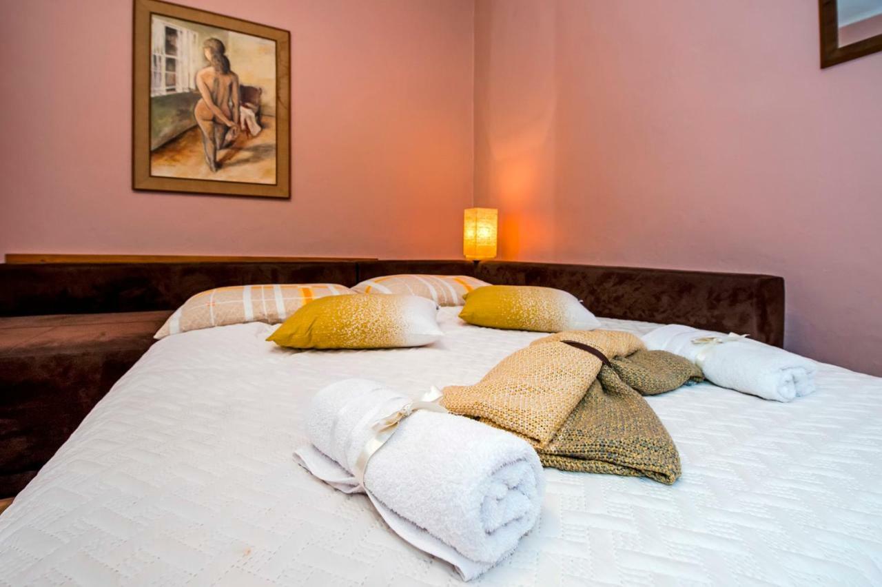 Stela - One Bedroom Apartment Rovinj Exteriör bild