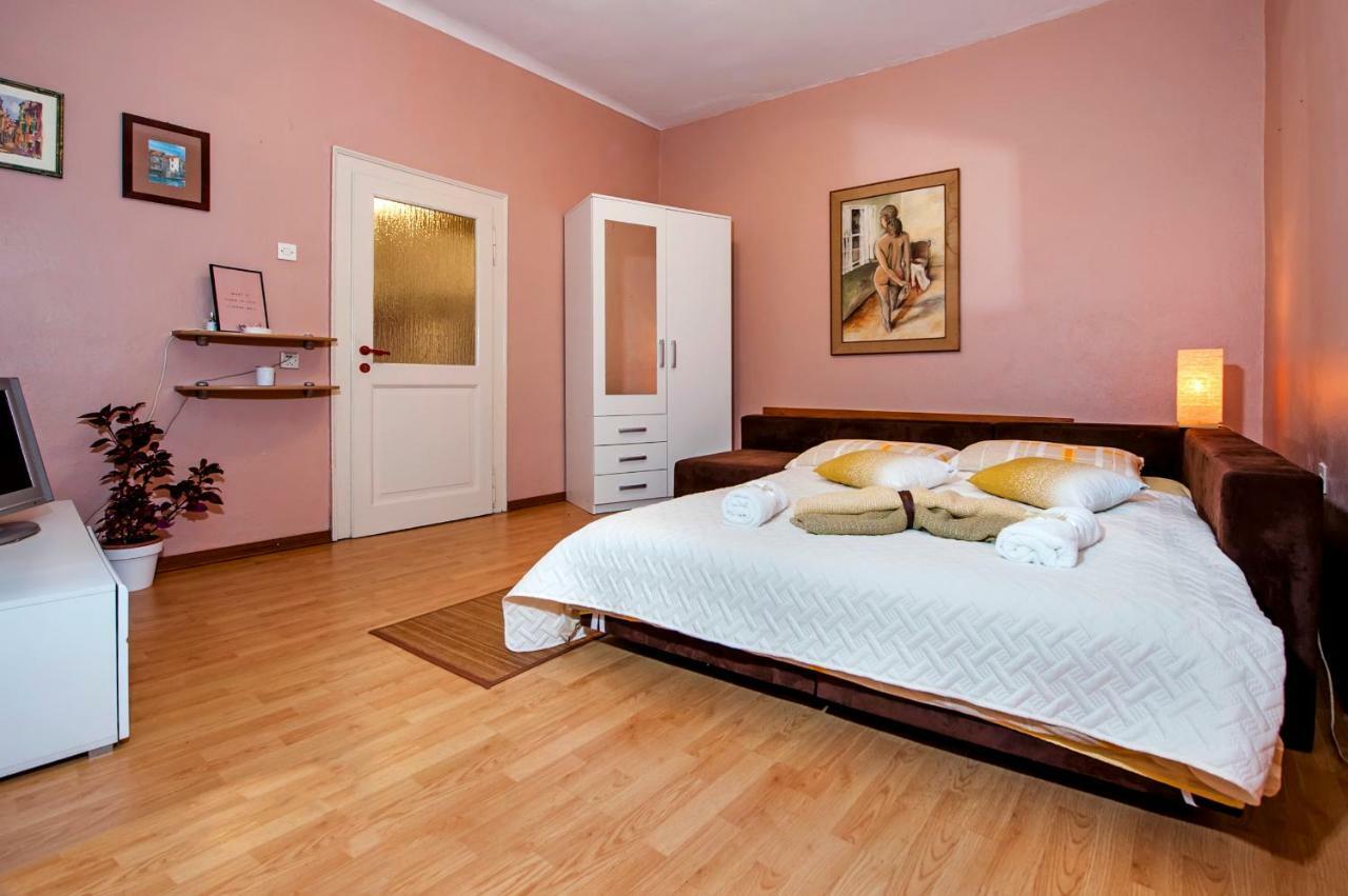 Stela - One Bedroom Apartment Rovinj Exteriör bild
