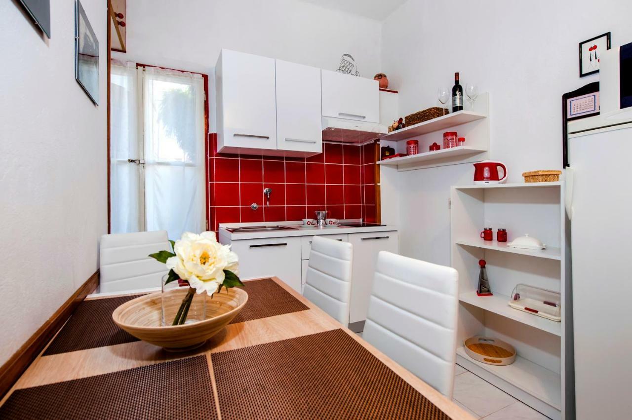 Stela - One Bedroom Apartment Rovinj Exteriör bild