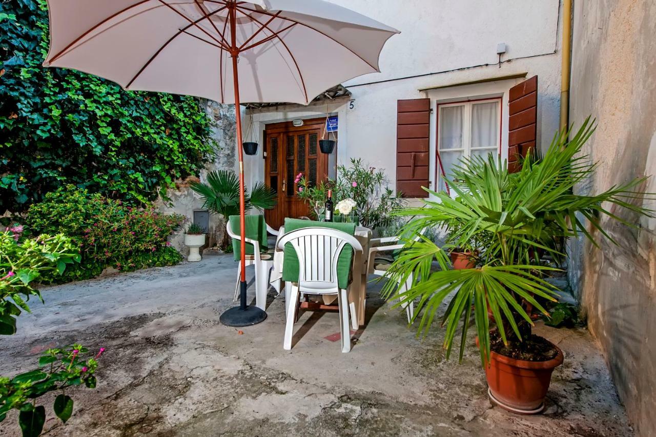 Stela - One Bedroom Apartment Rovinj Exteriör bild