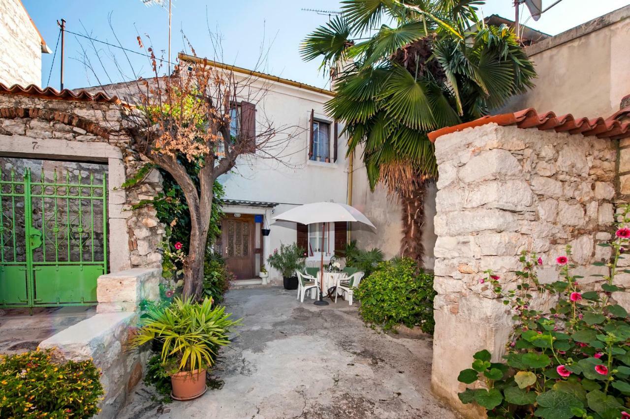 Stela - One Bedroom Apartment Rovinj Exteriör bild